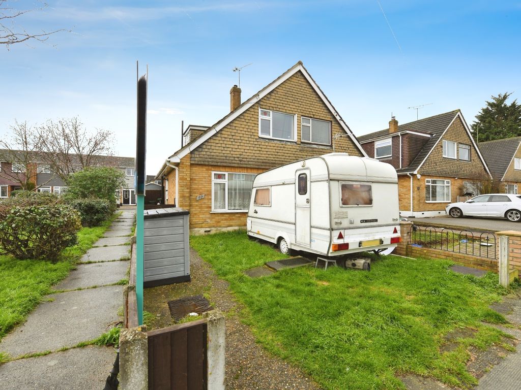 3 bed bungalow for sale in Mandeville Way, Benfleet, Essex SS7, £