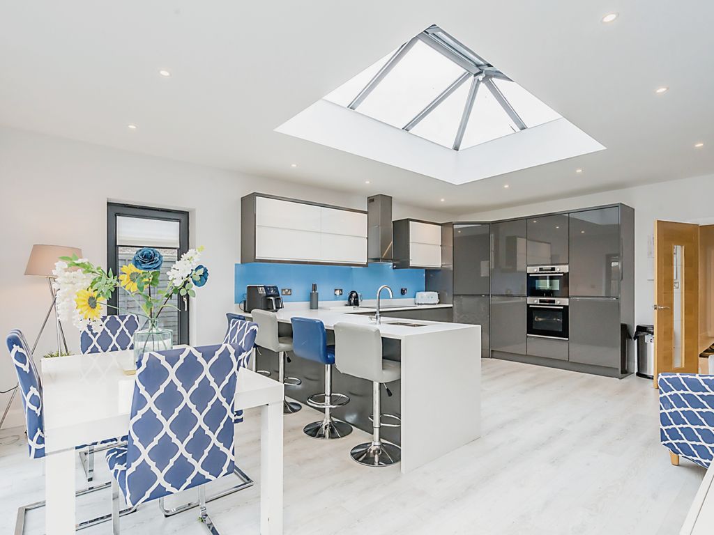 4 bed detached bungalow for sale in Kings Drive, Pagham, Bognor Regis