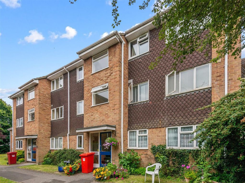 2 bed flat for sale in Brook Crescent, Cippenham, Slough SL1 Zoopla