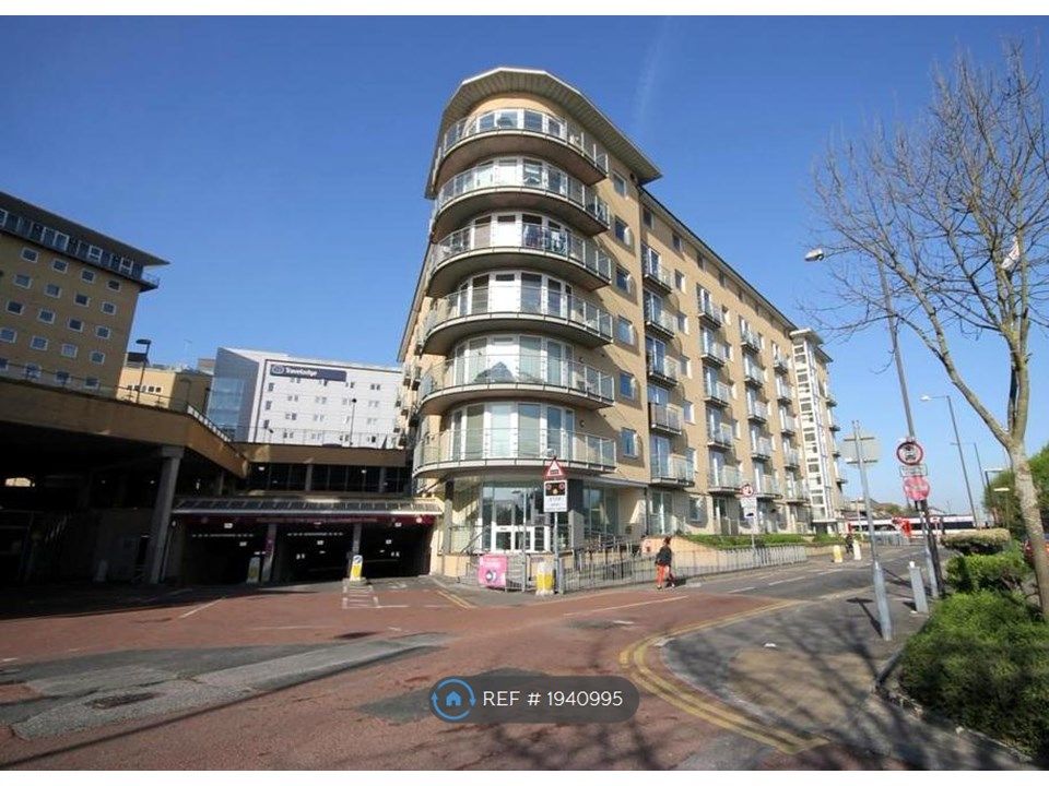 2 bed flat to rent in Bedfont Lane, Feltham TW13, £1,550 pcm Zoopla