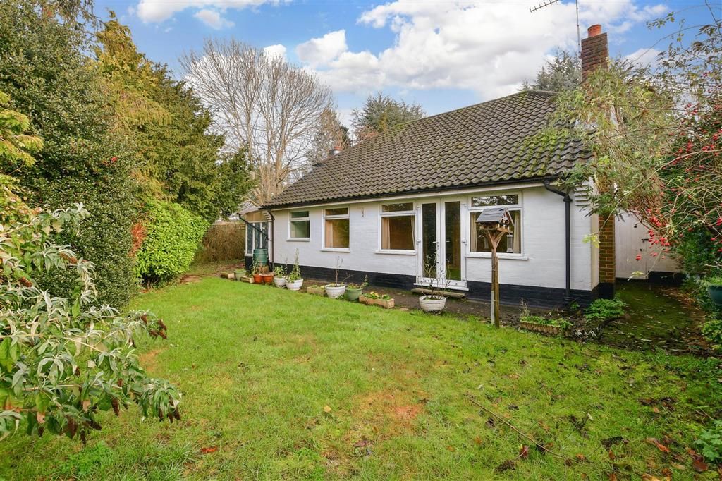 3 bed detached bungalow for sale in Shelley Close, Banstead, Surrey SM7