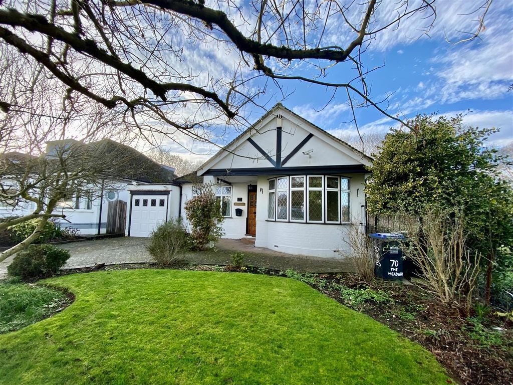 3 bed bungalow for sale in The Meadway, Cuffley, Potters Bar EN6 Zoopla