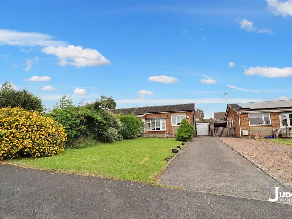 3 bed semidetached bungalow for sale in Walnut Close, Markfield