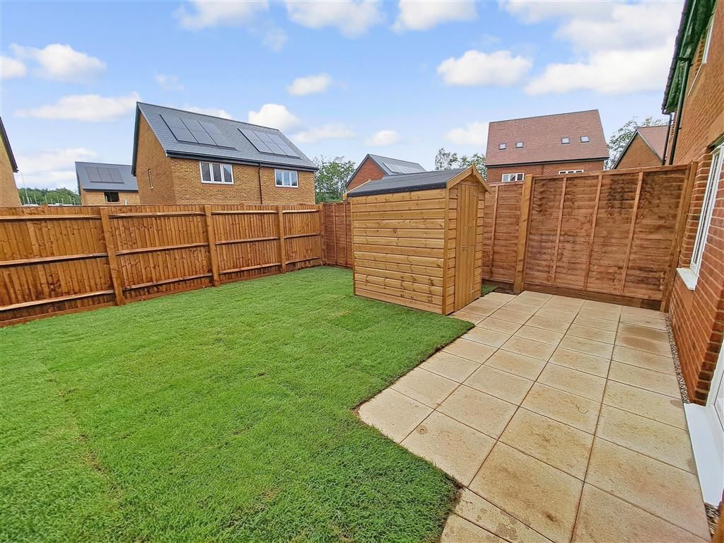 2 bed end terrace house for sale in Portland Close, Langley, Maidstone