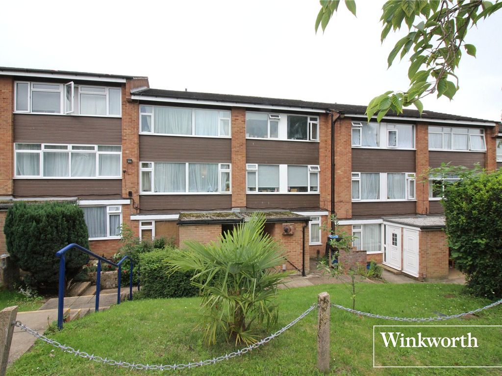 3 bed for sale in Ashdown Drive, Borehamwood, Hertfordshire