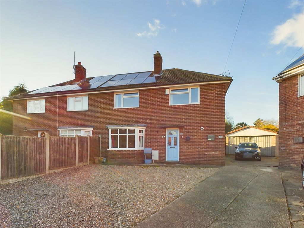 4 bed semidetached house for sale in Holt Grove, Calverton, Nottingham