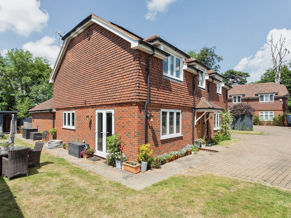 4 bed detached house for sale in Hillbury Road, Warlingham CR6 Zoopla