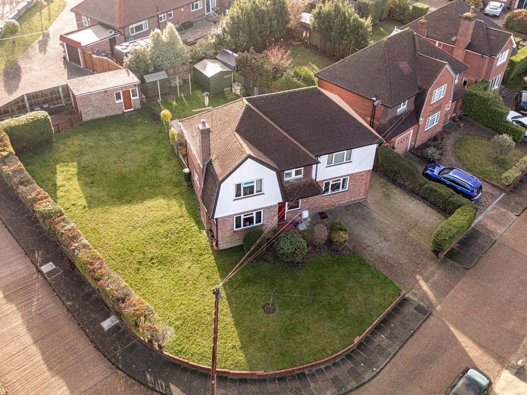 5 bed detached house for sale in Larchwood Close, Banstead SM7, £