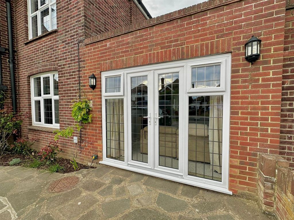 1 bed flat to rent in Gresham Avenue, Margate CT9, £950 pcm Zoopla