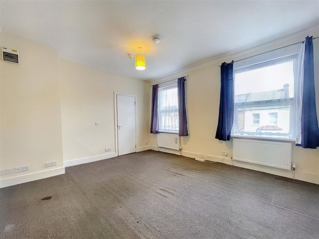 Room to rent in Chaplin Road, London NW2 Zoopla