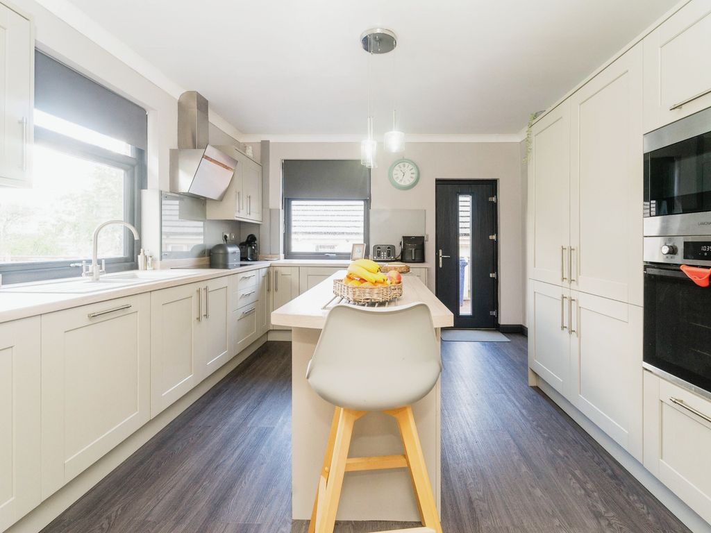 4 bed bungalow for sale in Victoria Road, Padiham, Burnley BB12 Zoopla