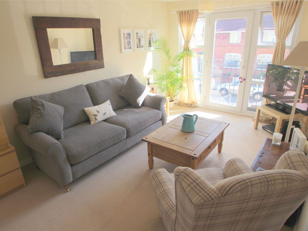 2 bed flat to rent in Alexander Court, 22 Smyth Road, Bristol BS3, £