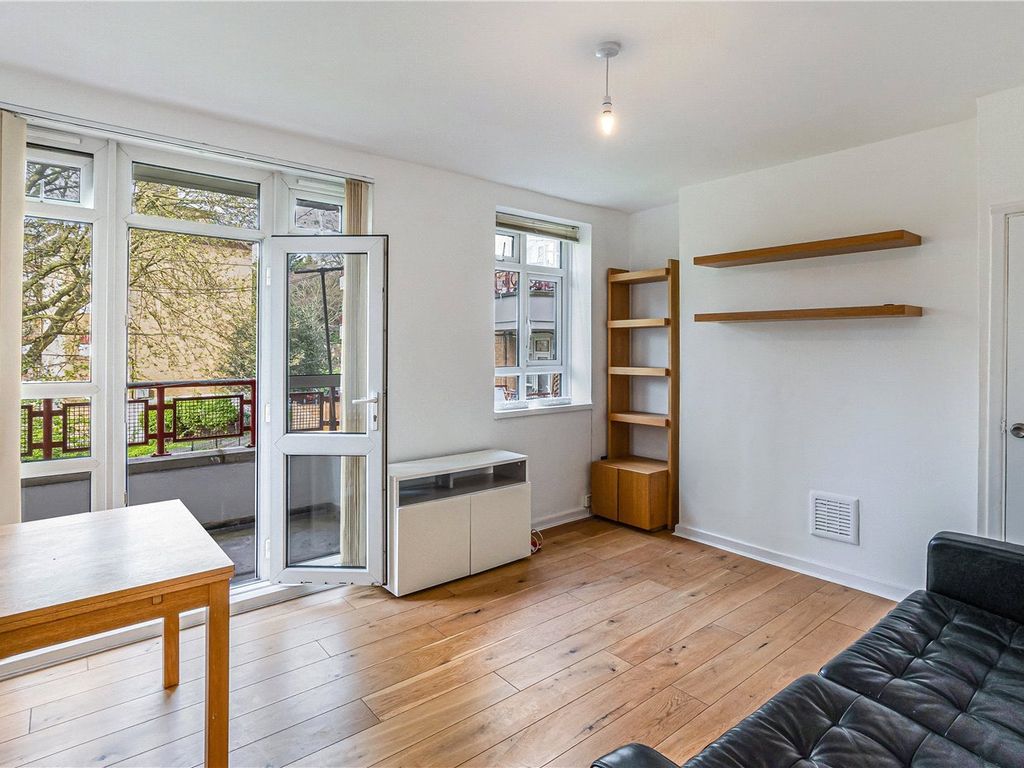 3 bed flat to rent in Champion Hill Estate, Camberwell, London SE5, £