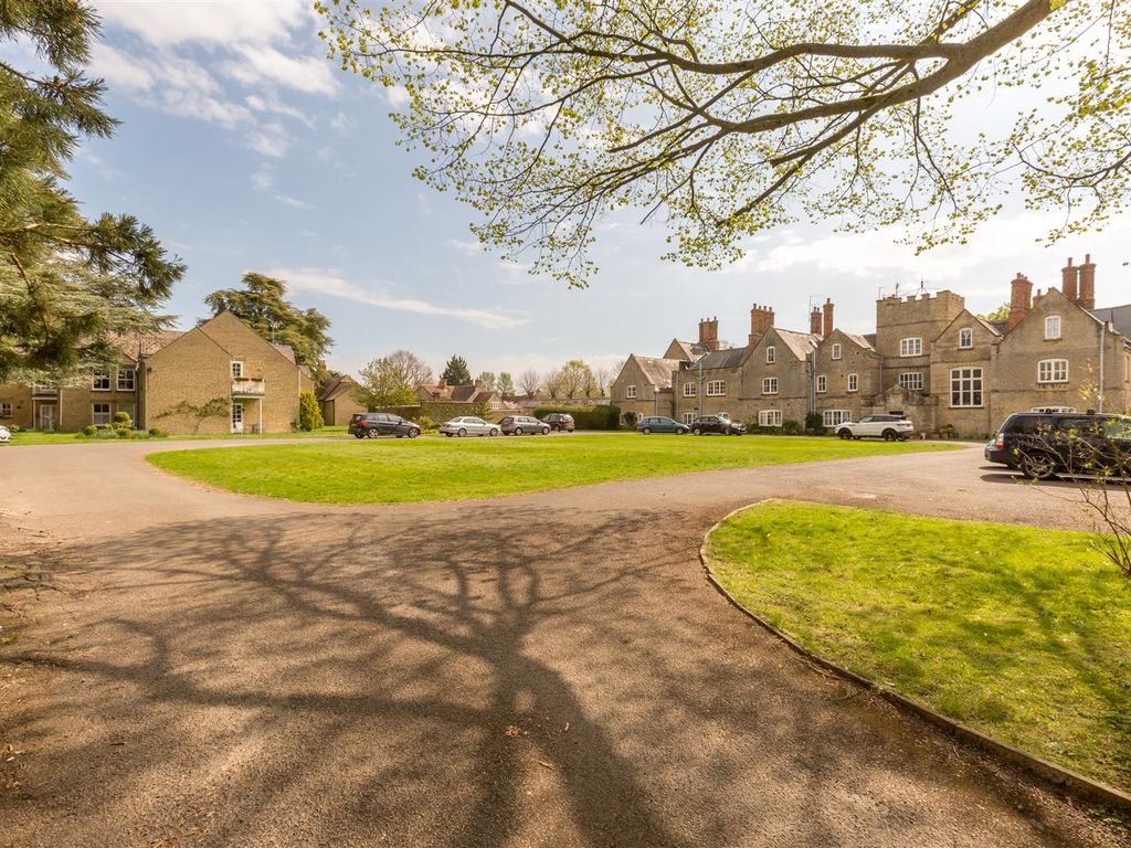 2 bed flat for sale in Stratton Audley Manor, Mill Road, Stratton