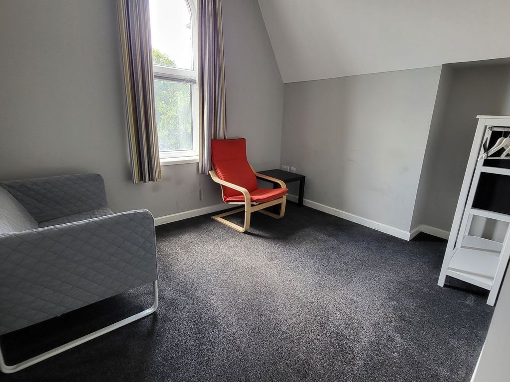 Room to rent in Room 14, 24 Auckland Road, Wheatley, Doncaster DN2, £