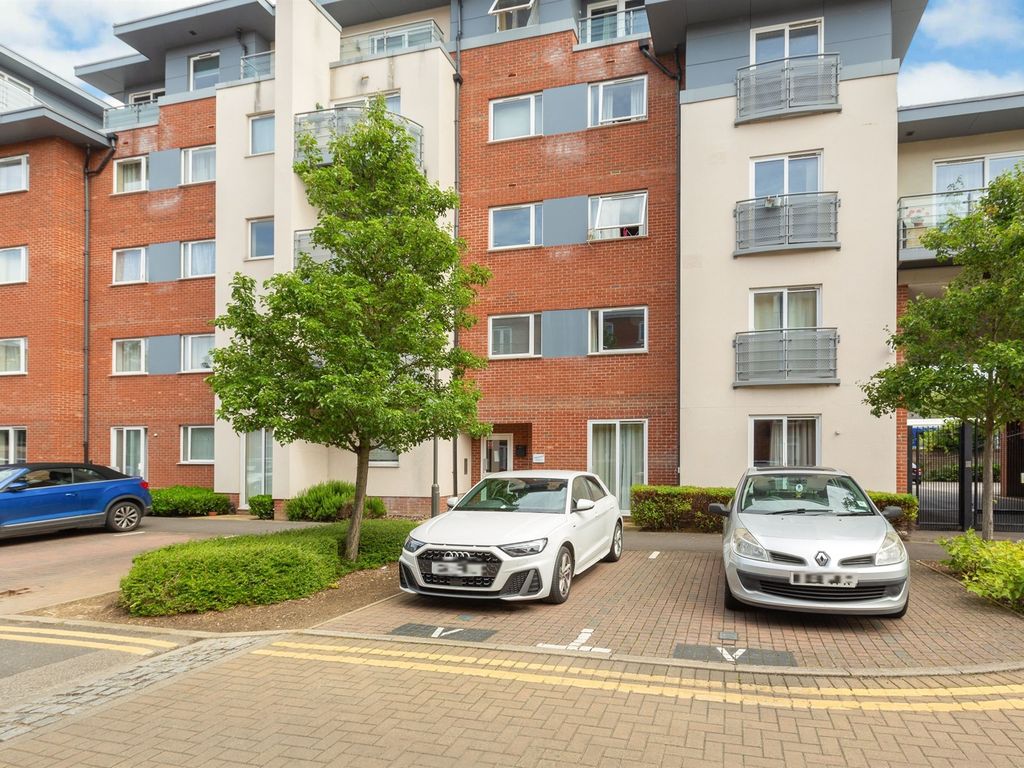 1 bed flat to rent in Coxhill Way, Aylesbury HP21, £1,000 pcm Zoopla