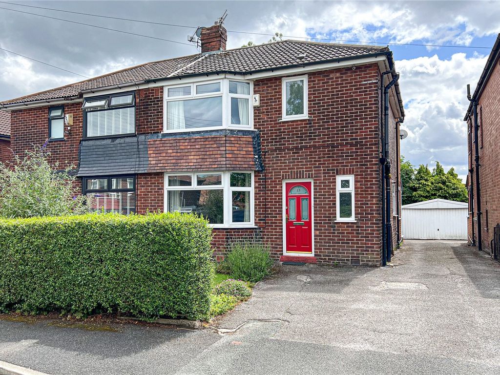 3 bed semidetached house for sale in Crescent Road, Chadderton, Oldham