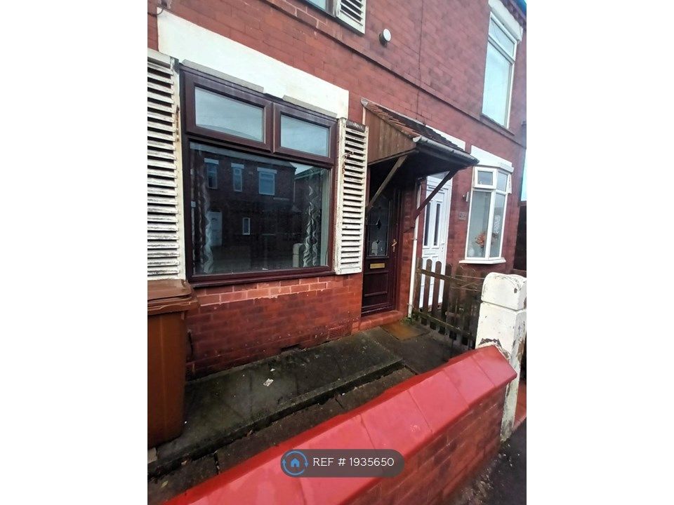 2 bed terraced house to rent in Gordon Avenue, Hazel Grove, Stockport