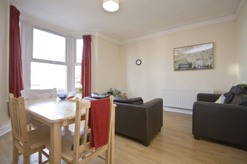 2 bed flat to rent in Hoe Street, Walthamstow E17 Zoopla
