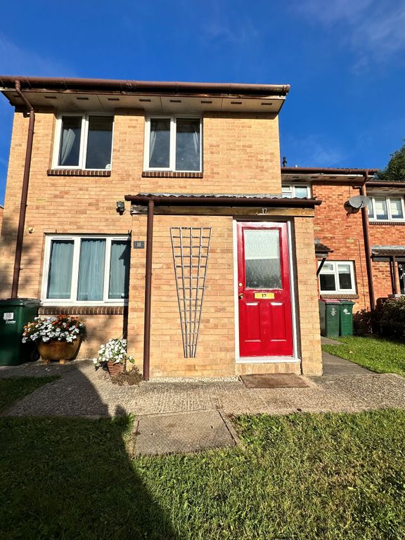 1 bed to rent in Troon Close, Ifield, Crawley RH11, £1,100