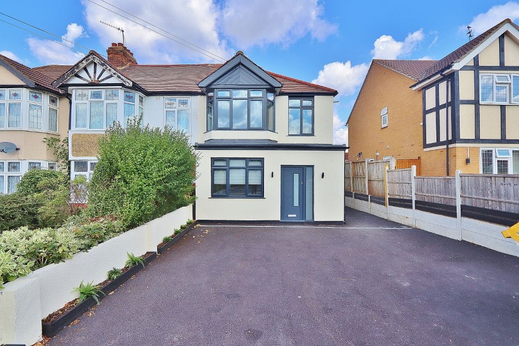 2 bed flat for sale in Chase Cross Road, Collier Row, Romford RM5 Zoopla