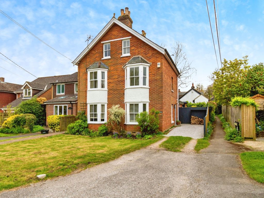 3 bed semidetached house for sale in Westwood Road, Lyndhurst