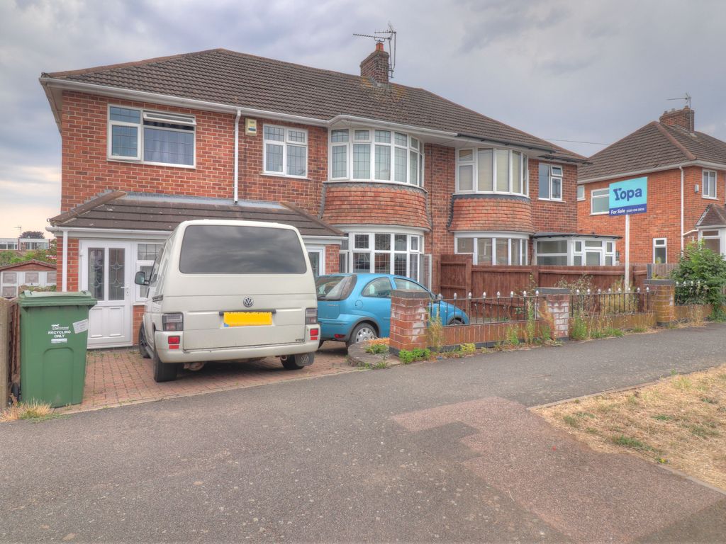 5 bed semidetached house for sale in Parklands Drive, Loughborough