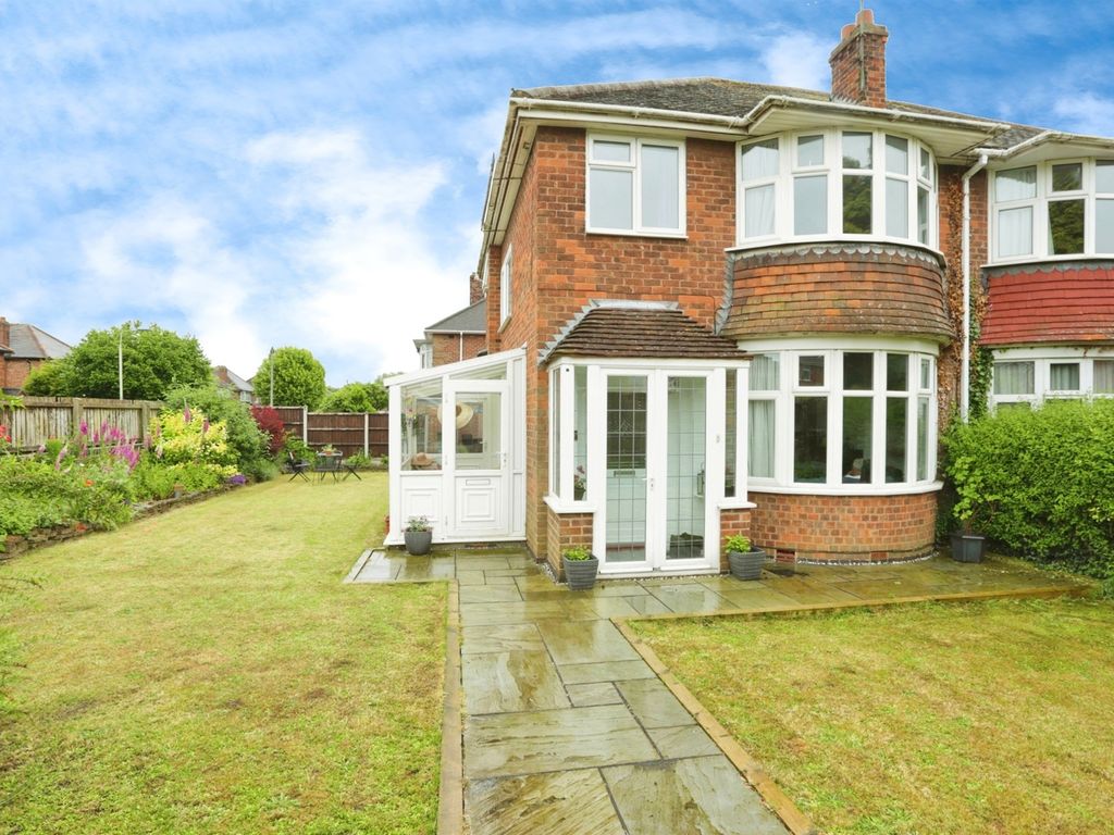 3 bed semidetached house for sale in Beacon Road, Loughborough LE11, £