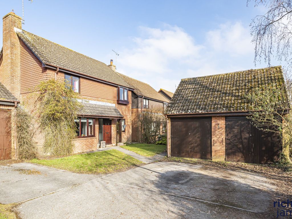 4 bed detached house for sale in Pitchens End, Broad Hinton, Swindon