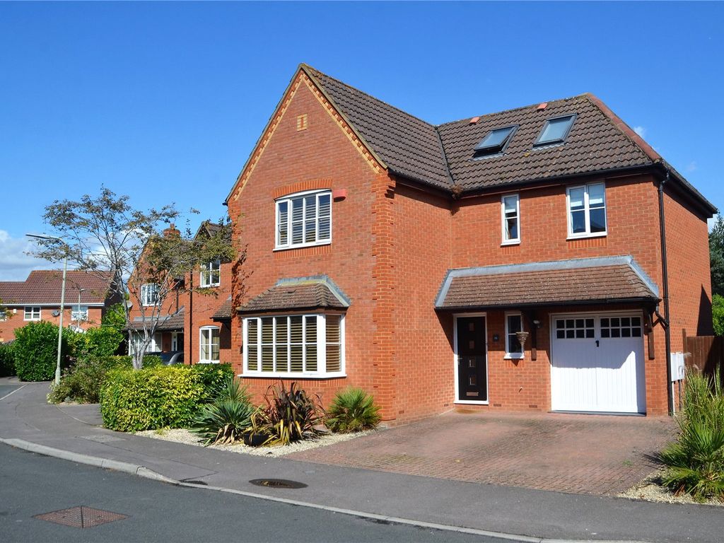 5 bed detached house for sale in Swallowfield Gardens, Theale, Reading