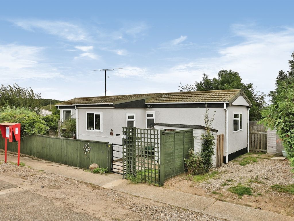 2 bed mobile/park home for sale in Green Lane Estate, Pudding Norton