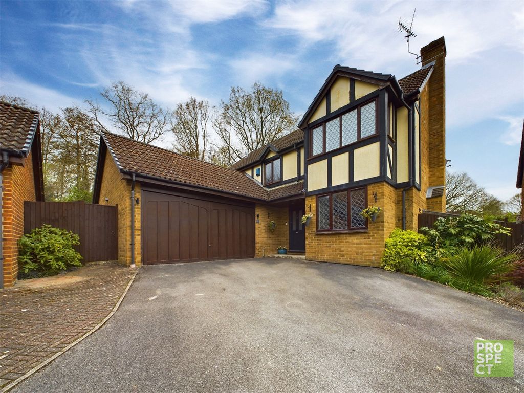 4 bed detached house for sale in Almond Close, Wokingham, Berkshire RG41, £775,000 Zoopla