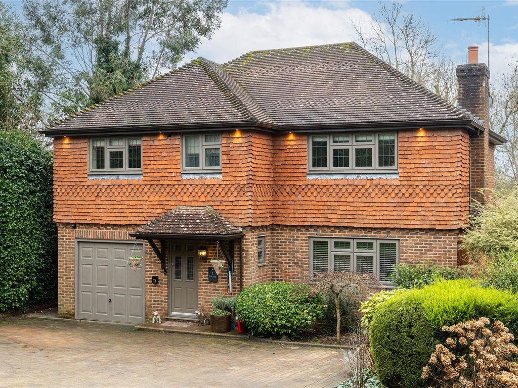 4 bed detached house for sale in Reigate Road, Betchworth RH3, £