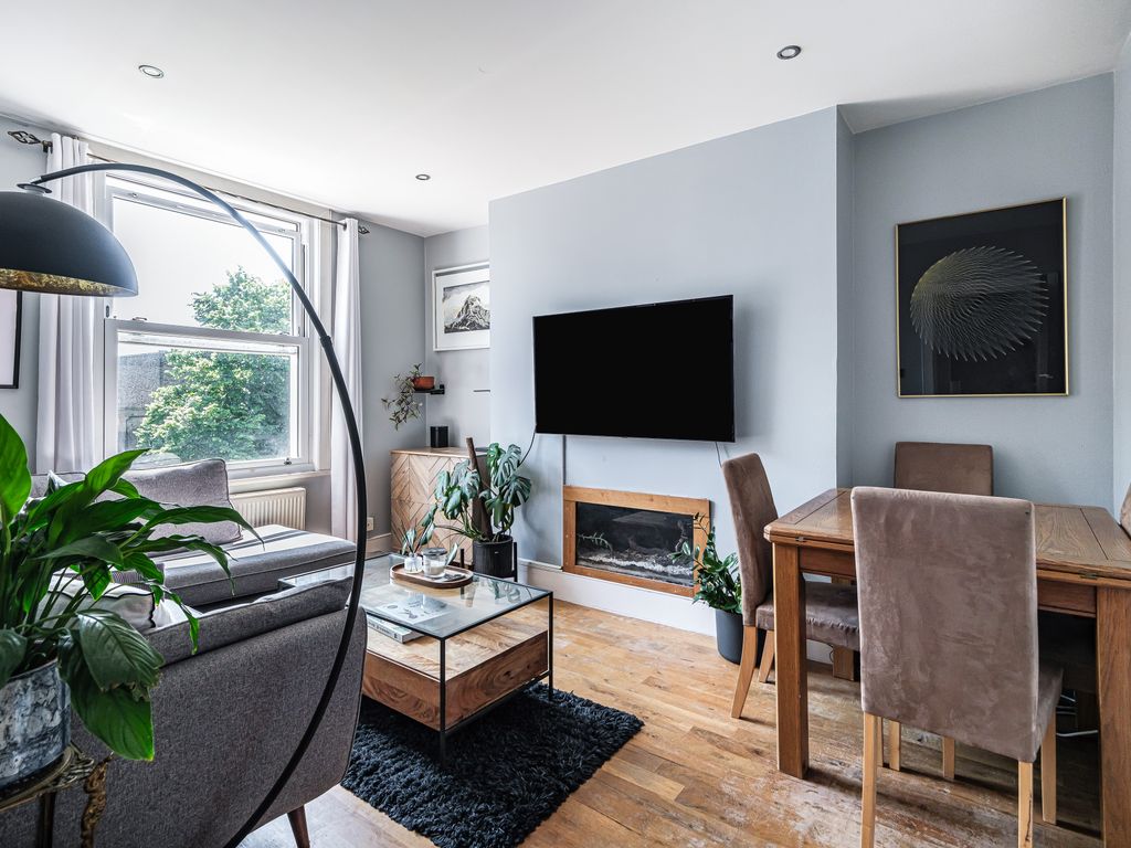 2 bed detached house for sale in Ockendon Road, London N1, £650,000