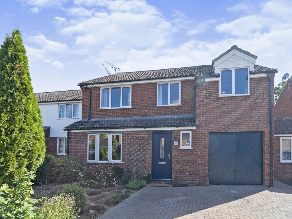 Trotwood Close, Chelmsford CM1  