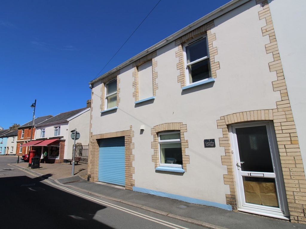 4 bed end terrace house for sale in North Street, Northam, Bideford