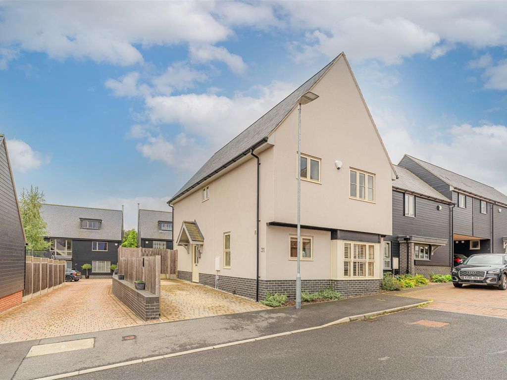 3 bed semidetached house for sale in Gillon Way, Radwinter, Saffron