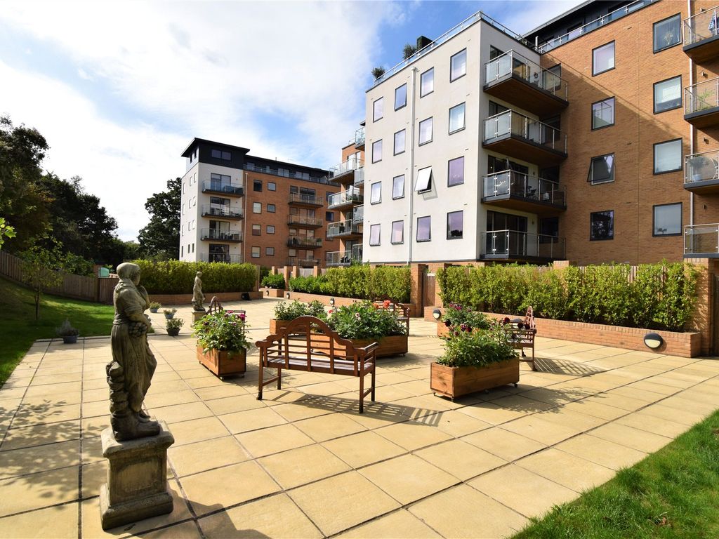 1 bed flat for sale in Dorchester Mansions, Old Bracknell Lane West