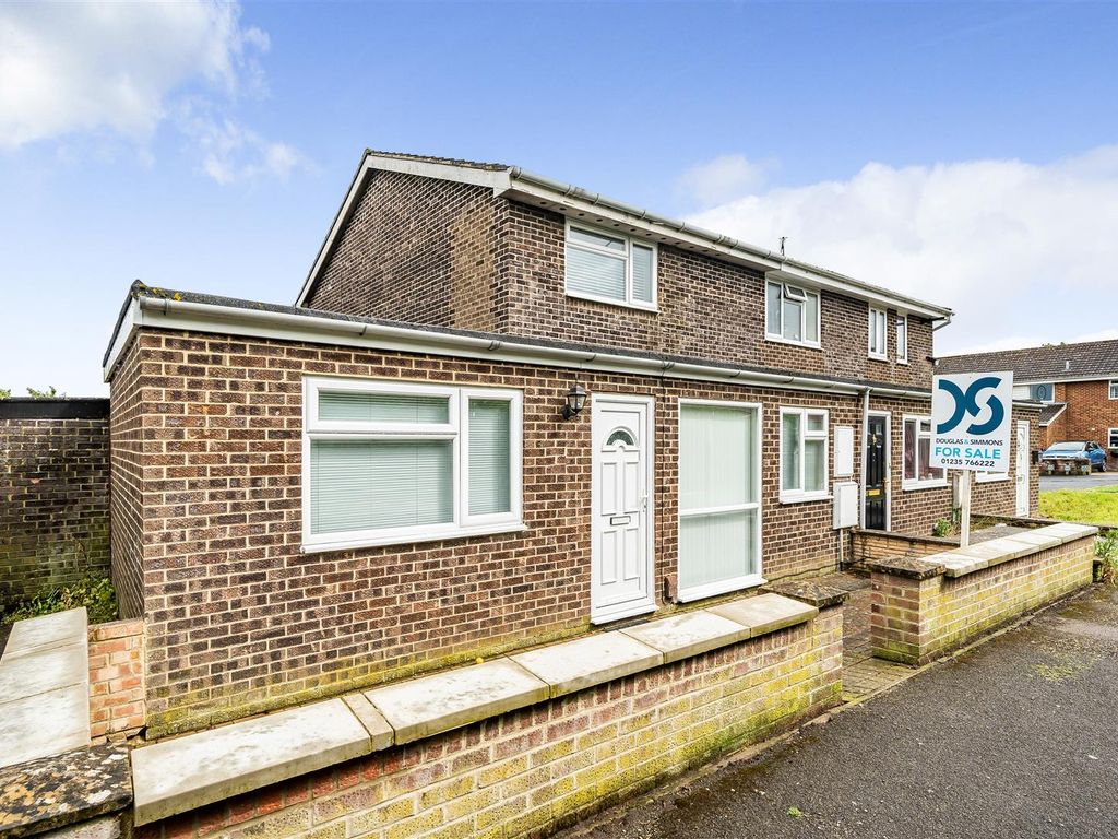 3 bed end terrace house for sale in Woodgate Close, Grove, Wantage OX12