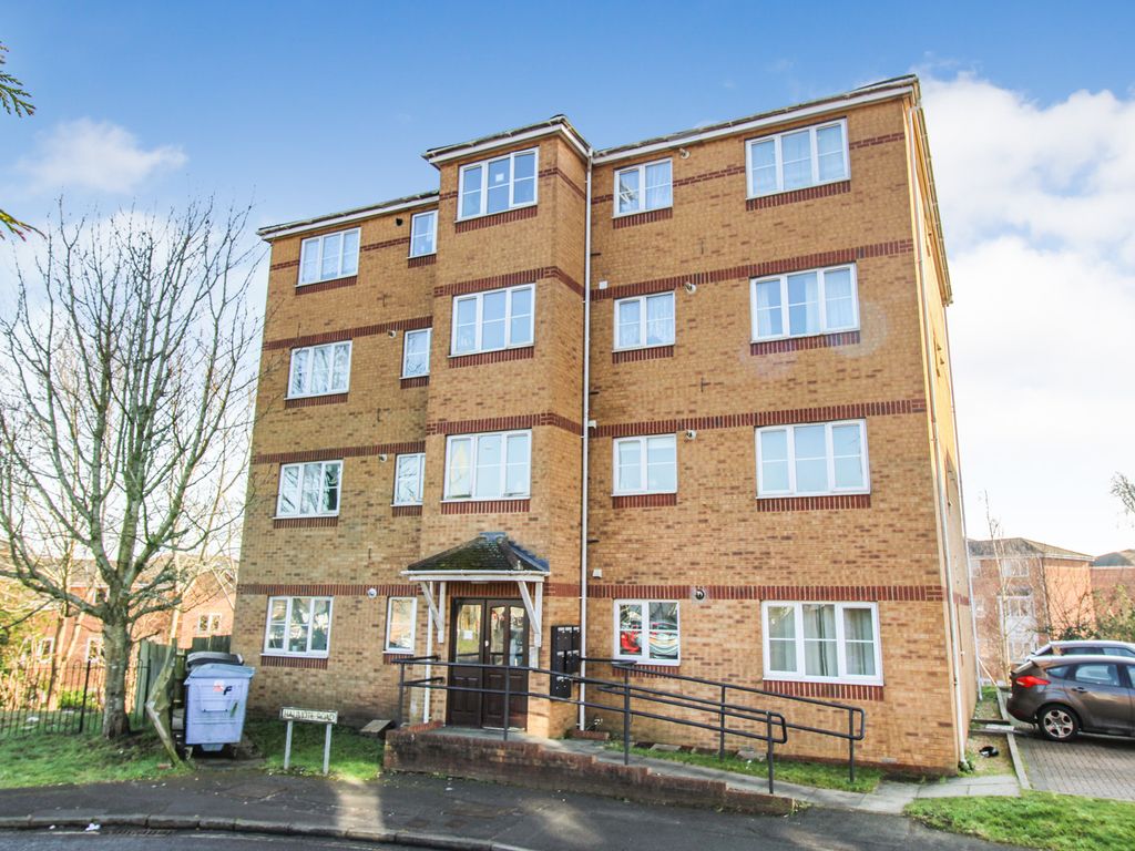 2 bed flat for sale in Edward Court, Halimote Road, Aldershot GU11, £199,950 Zoopla