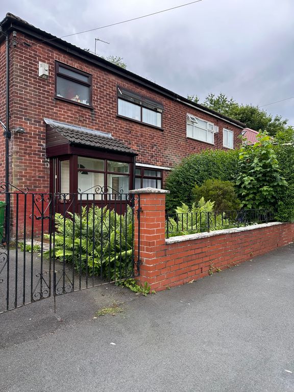 3 bed semidetached house to rent in Catherine Road, Manchester M8, £