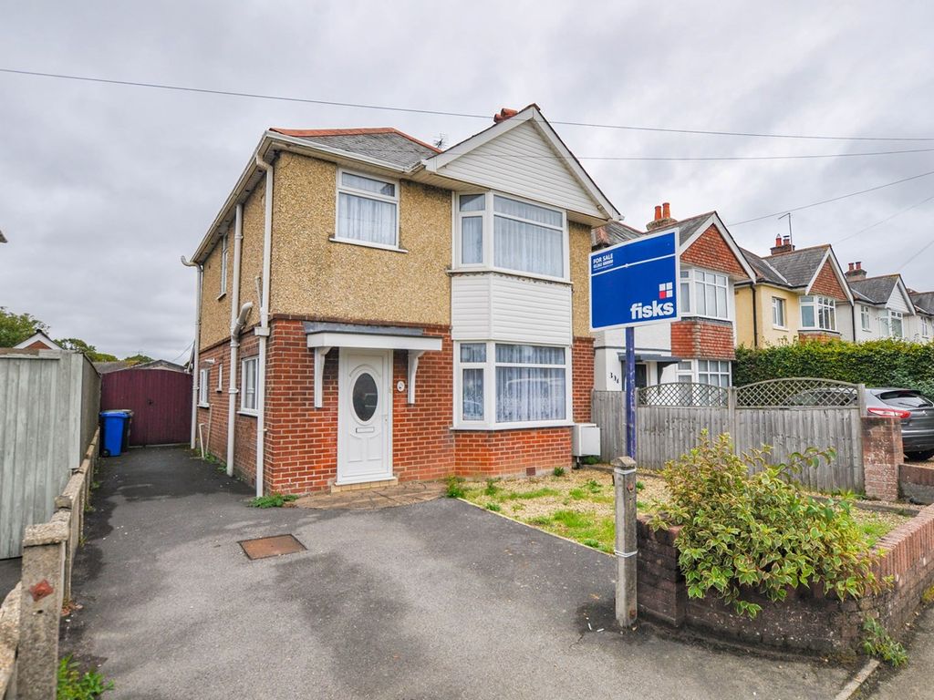 3 bed detached house for sale in Wimborne Road, Poole BH15, £375,000