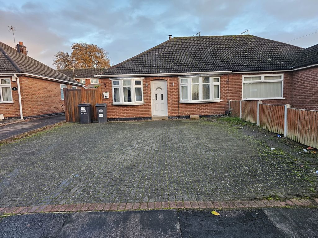 2 bed semidetached bungalow to rent in College Road, Leicester LE7, £