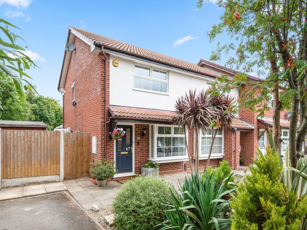 2 bed end terrace house for sale in Thorneycroft Close, WaltonOn