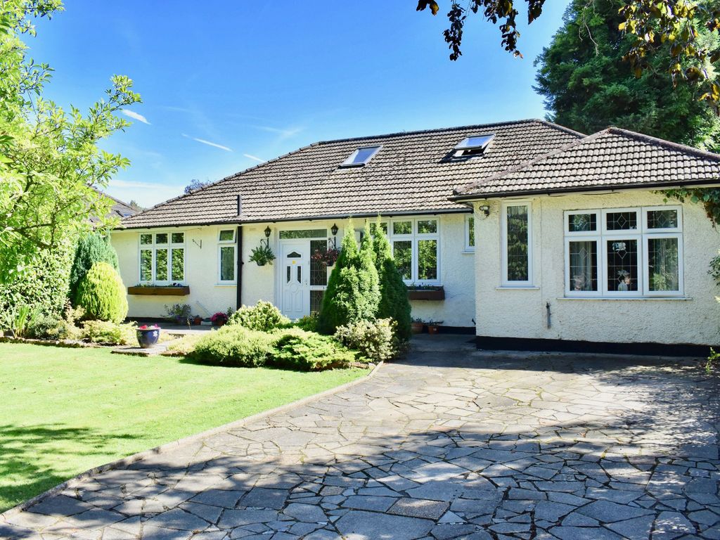 4 bed detached bungalow for sale in Leatherhead Road, Ashtead KT21, £