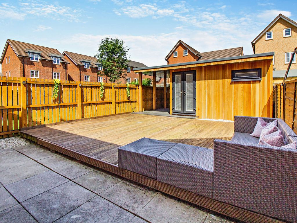 2 bed end terrace house for sale in Walton Park Street, Castleford, West Yorkshire WF10, £