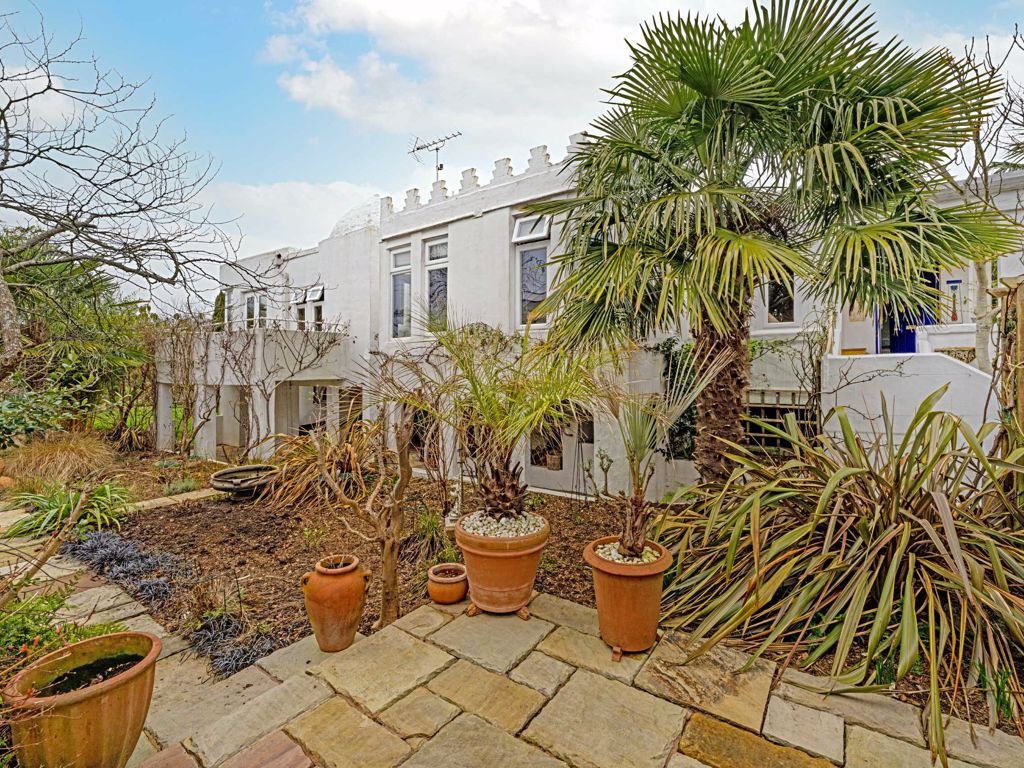 4 bed detached house for sale in The Creek, SunburyOnThames TW16 Zoopla