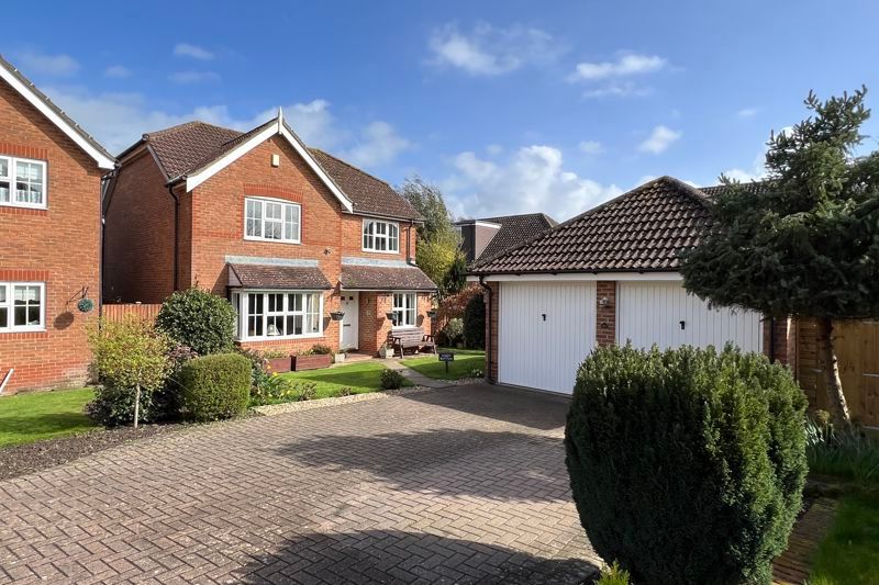 4 bed detached house for sale in Lancaster Close, Hamstreet, Ashford