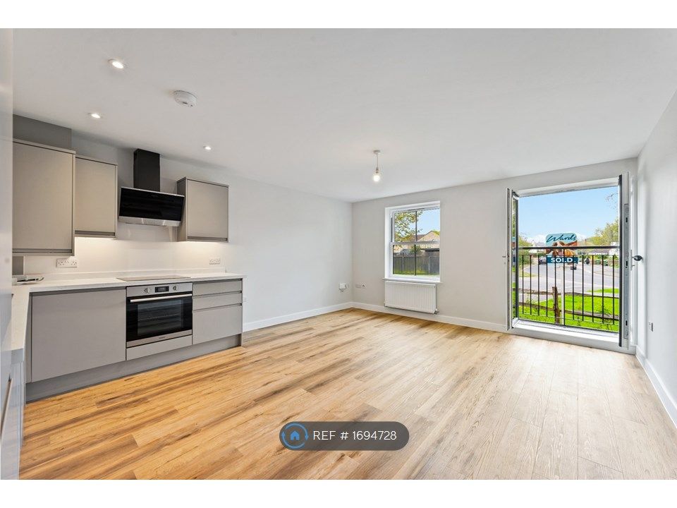 2 bed flat to rent in Church Road, Paddock Wood, Tonbridge TN12 Zoopla