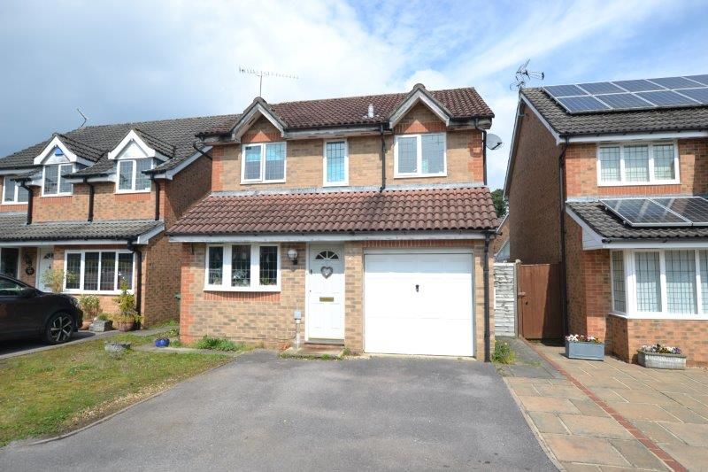 3 bed detached house for sale in Maple Leaf Drive, Bordon GU35 Zoopla